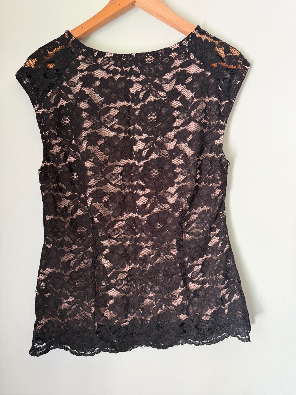 The Limited Black Lace Blouse Medium Nude Lined Floral Cap Sleeve Top - Picture 3 of 8